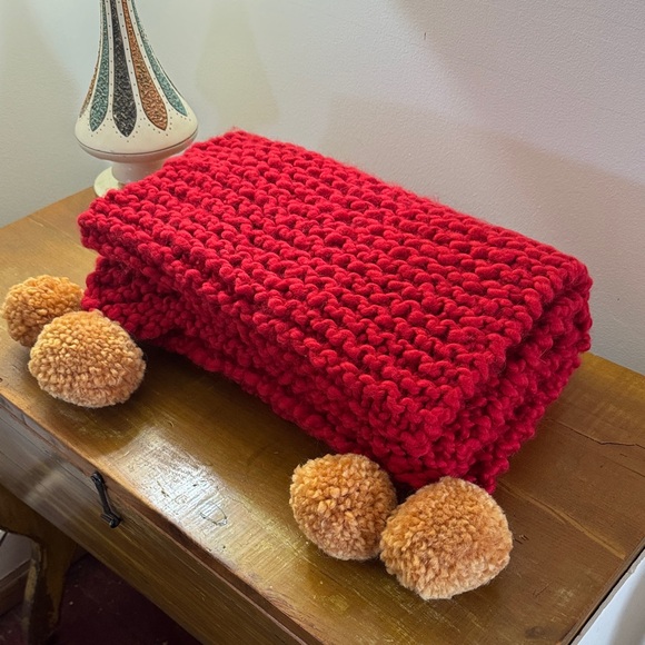 Hand-knit, extra-bulky, extra-long, red blanket scarf - Picture 7 of 10